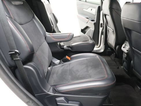 Used 2025 Ford Explorer ST AWD/4WD image 28