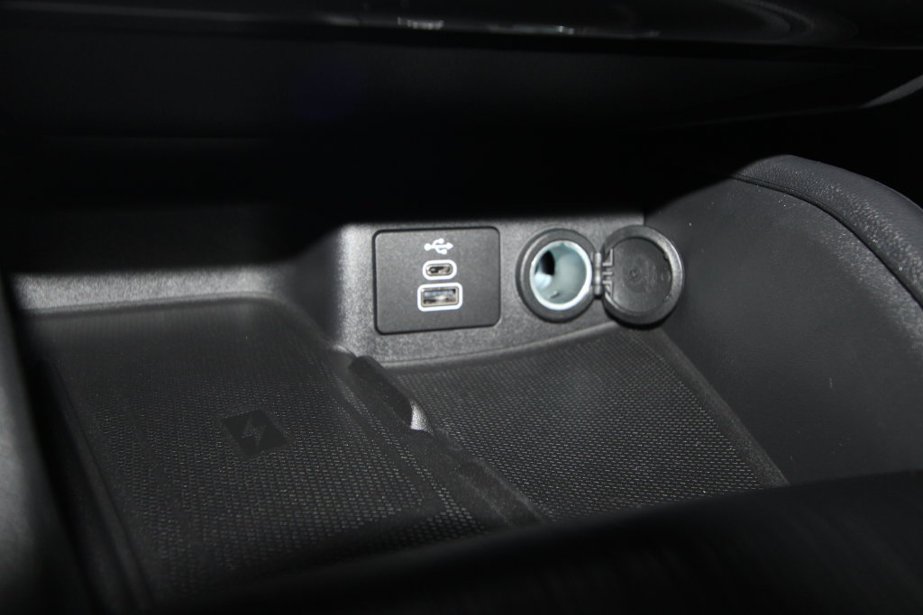 Used 2026 Ford Escape SE w/ PHEV Premium Package FWD image 18