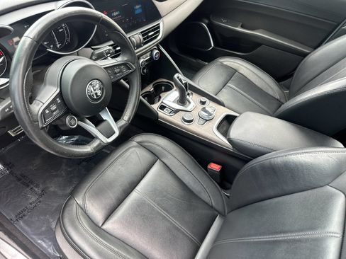 Used 2022 Alfa Romeo Giulia Ti RWD image 9
