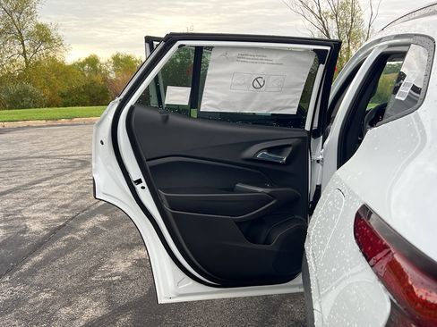 New 2026 Chevrolet Trax ACTIV w/ Sunroof Package image 34