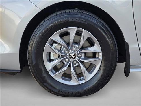 Used 2024 Toyota Sienna XLE image 9