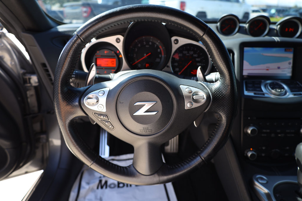 Used 2013 Nissan 370Z Touring RWD image 13