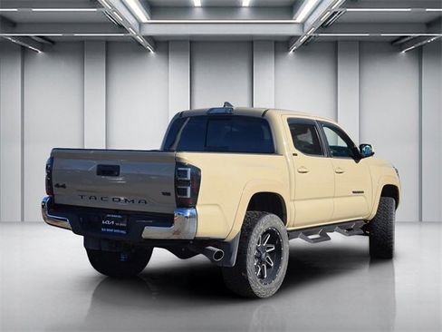 Used 2018 Toyota Tacoma SR5 image 4