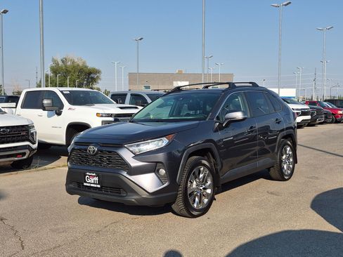 Used 2019 Toyota RAV4 XLE Premium w/ Cold Weather Package AWD/4WD image 8