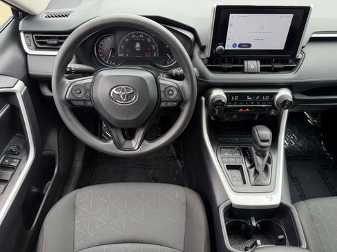 Used 2025 Toyota RAV4 XLE FWD image 12