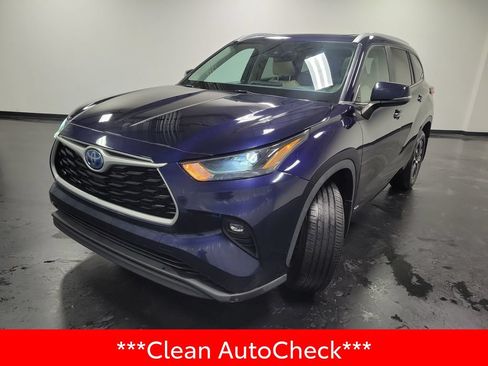 Used 2023 Toyota Highlander XLE AWD/4WD image 4
