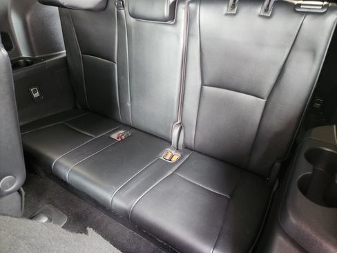 Used 2022 Toyota Highlander XLE FWD image 32
