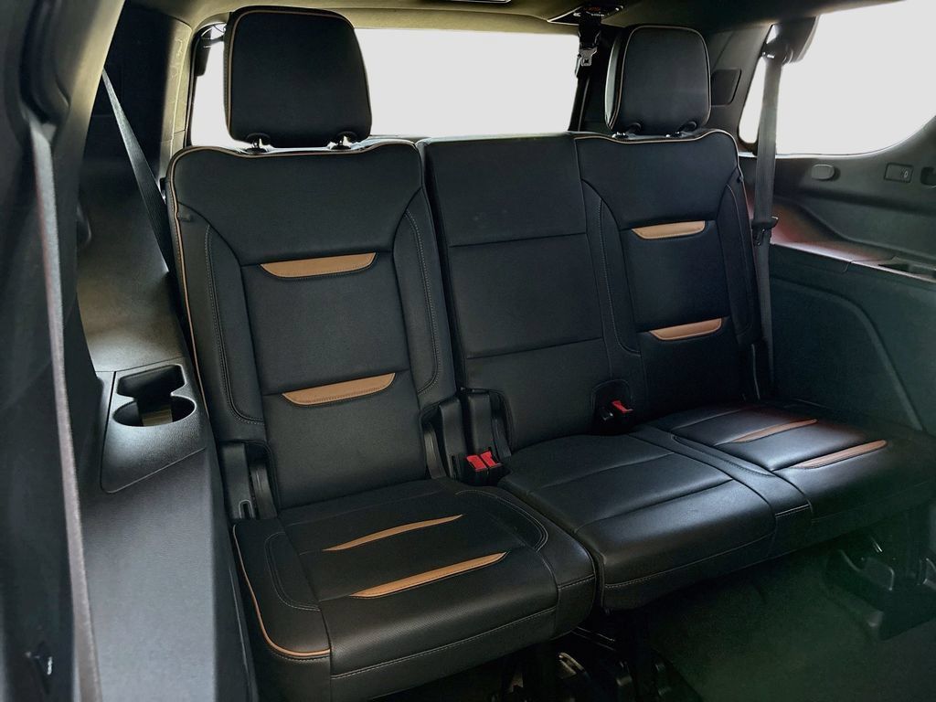 Used 2024 GMC Yukon AT4 w/ Technology Package AWD/4WD image 23