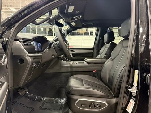 New 2025 Jeep Wagoneer Series III w/ Premium Group I image 9