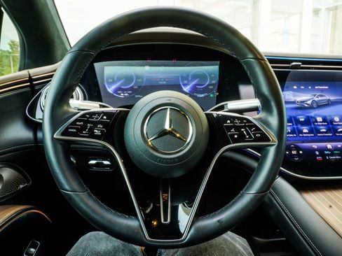 Used 2023 Mercedes-Benz EQS 580 4MATIC Sedan image 15