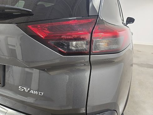 Used 2023 Nissan Rogue SV image 19