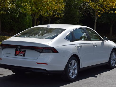 New 2025 Honda Accord LX image 9