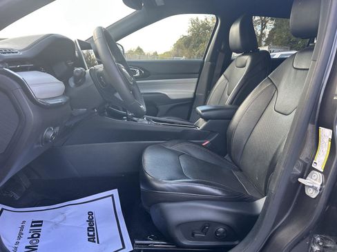 Used 2023 Jeep Compass Limited image 17