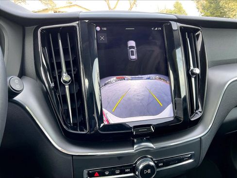 Used 2025 Volvo XC60 B5 Core image 24