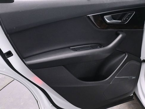 Used 2017 Audi Q7 3.0T Prestige image 14