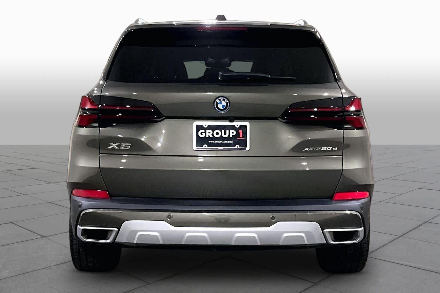 Used 2026 BMW X5 xDrive50e w/ Climate Comfort Package AWD/4WD image 4