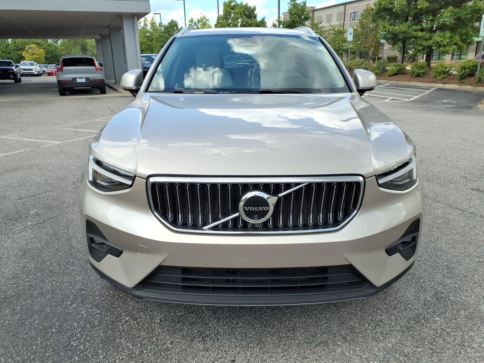 Certified 2024 Volvo XC40 B5 Ultimate w/ Protection Package Premier AWD/4WD image 10