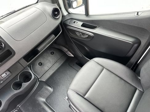 Used 2025 Mercedes-Benz Sprinter 2500 image 18