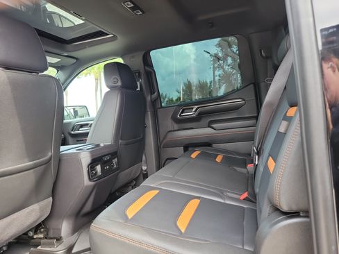 Used 2024 GMC Sierra 1500 AT4 w/ AT4 Premium Package AWD/4WD image 15