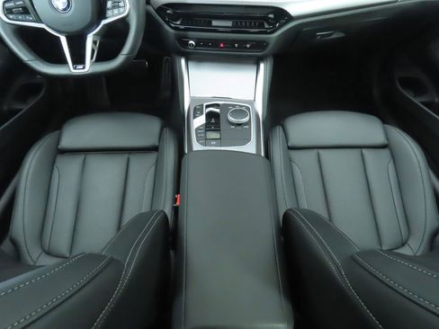 Certified 2025 BMW 430i Coupe w/ M Sport Package image 17