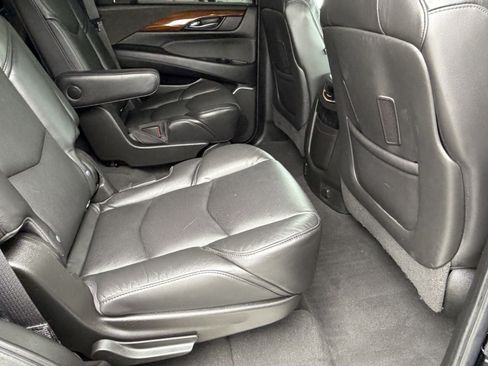Used 2019 Cadillac Escalade Luxury AWD/4WD image 13