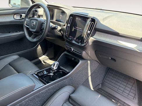 New 2025 Volvo XC40 B5 Plus w/ Protection Package Premier image 10