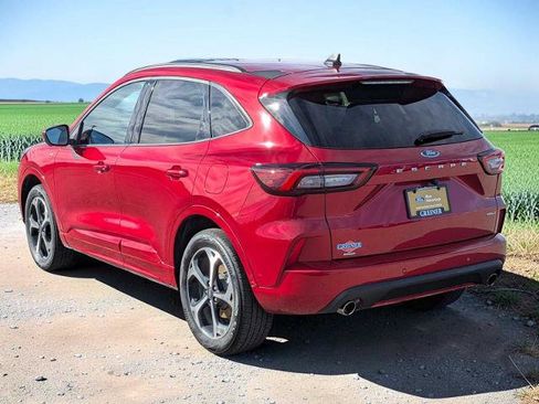 Certified 2024 Ford Escape ST-Line Elite AWD/4WD image 4