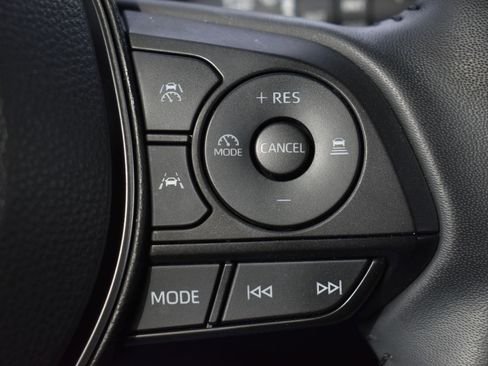 Used 2025 Toyota Corolla SE w/ SE Package image 17