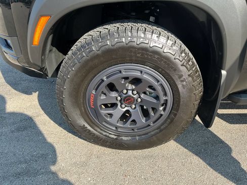 Certified 2025 Nissan Frontier PRO-4X AWD/4WD image 28
