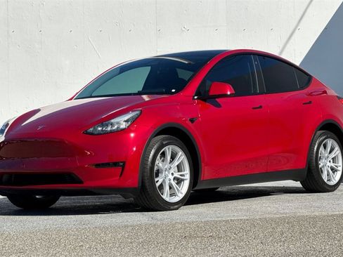 Used 2022 Tesla Model Y Long Range image 8