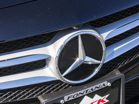 Used 2021 Mercedes-Benz C 300 Sedan image 4