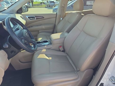 Used 2020 Nissan Pathfinder Platinum FWD image 6
