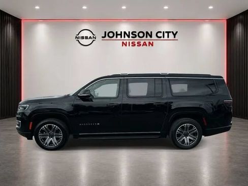Used 2024 Jeep Wagoneer L Series II w/ Flexible Seating Group AWD/4WD image 8