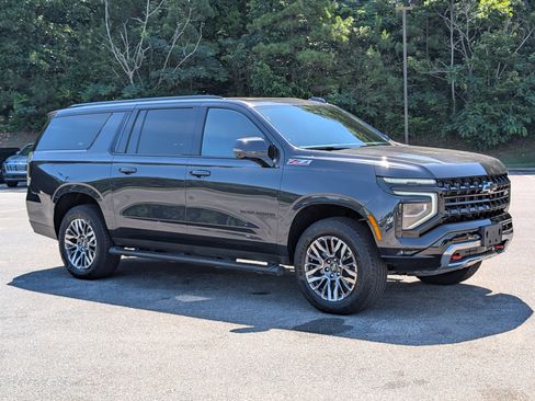 Used 2026 Chevrolet Suburban Z71 w/ Comfort Package AWD/4WD image 11