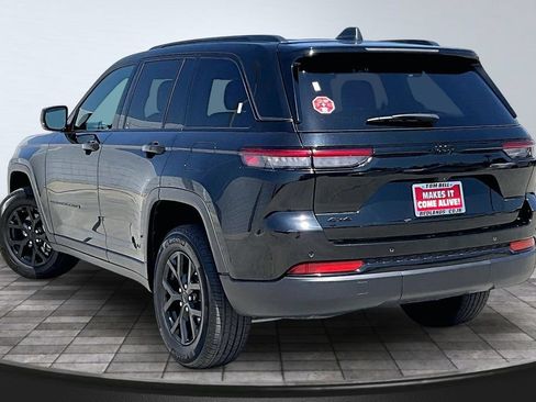 Used 2024 Jeep Grand Cherokee Altitude AWD/4WD image 21