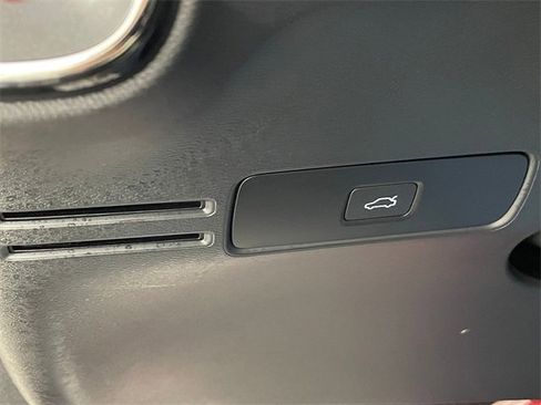 Used 2024 Volvo XC40 B5 Plus w/ Protection Package Premier image 16