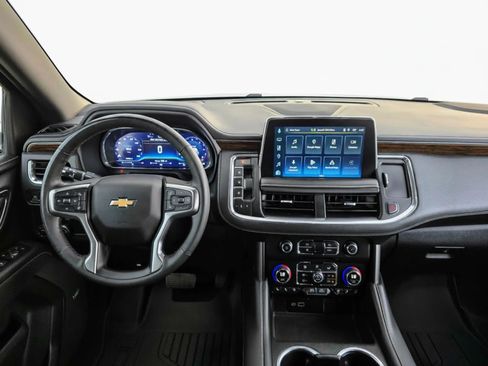 Used 2022 Chevrolet Suburban Premier RWD image 12