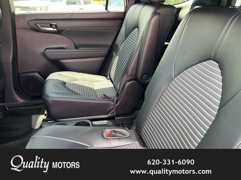 Used 2023 Toyota Highlander XSE AWD/4WD image 6
