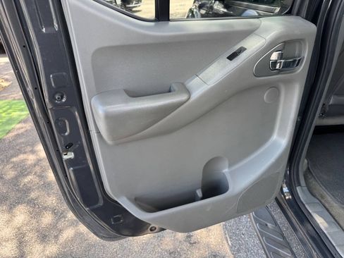 Used 2011 Nissan Frontier SL RWD image 42