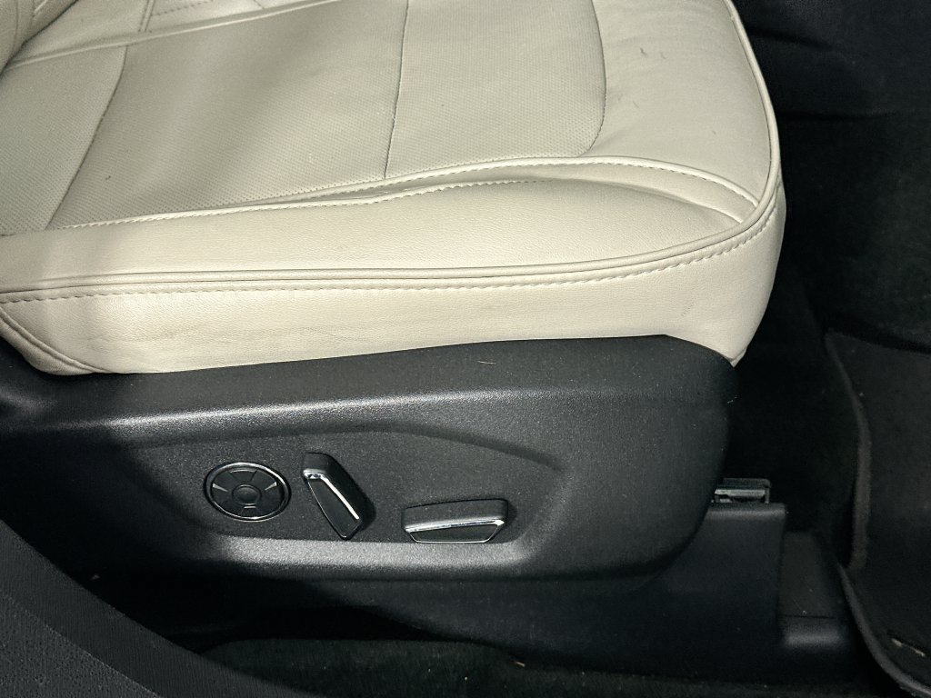 Used 2016 Ford Explorer Platinum AWD/4WD image 23