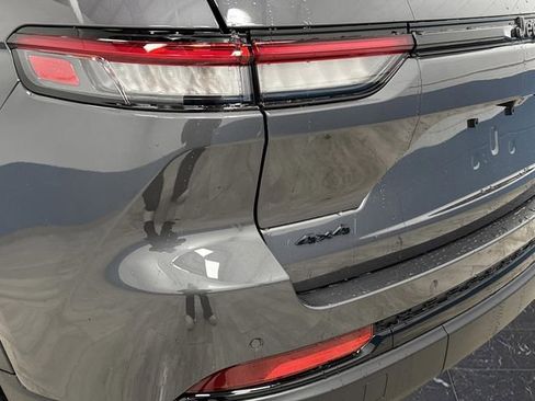 New 2025 Jeep Grand Cherokee Limited w/ Black Appearance Package image 35