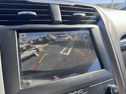 Used 2019 Ford Fusion SE image 10