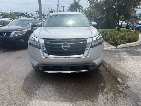 Used 2022 Nissan Pathfinder Platinum w/ Cargo Package AWD/4WD image 2
