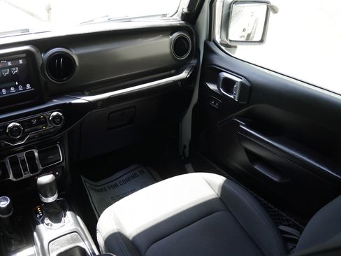 Used 2022 Jeep Gladiator Sport AWD/4WD image 22