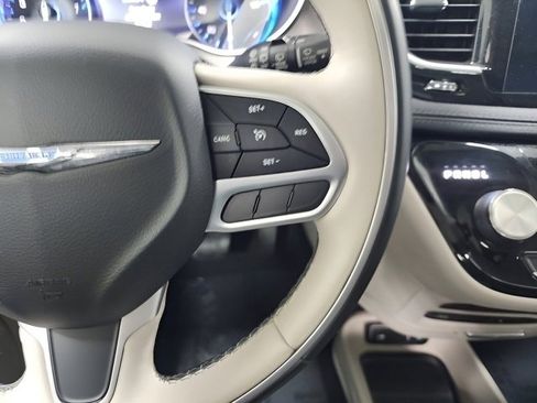 Used 2017 Chrysler Pacifica Limited w/ UConnect Theater Package image 30