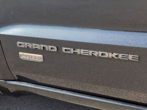 Used 2016 Jeep Grand Cherokee Limited 75th Anniversary AWD/4WD image 13