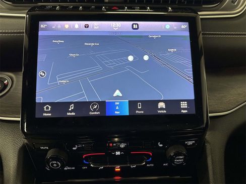 Used 2023 Jeep Grand Cherokee L Limited image 27