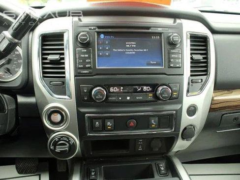 Used 2018 Nissan Titan SL AWD/4WD image 20