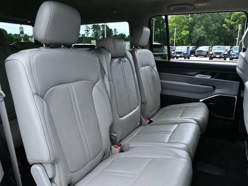 Used 2024 Jeep Wagoneer Series II w/ Flexible Seating Group AWD/4WD image 21