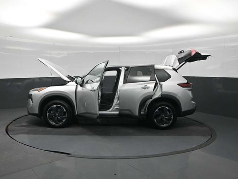 Used 2025 Nissan Rogue SV AWD/4WD image 29